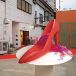 赤いハイヒール <br />
大村 雪子 Yukiko Ohmura<br />
躍動感がある赤いハイヒール。
どんなイメージを湧きますか?
ゆらゆら舞う風とともにココロを躍らせてください。