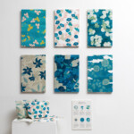 青×植物柄<Br />
齊藤桃子  Momoko Saitoh<Br /> 
それぞれの植物が持つ意味や花言葉など、贈る人のことを考えた、デザイン柄を制作しました。