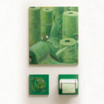 紙<br />
鹿ろく Shikaroku<br />
色のついたトイレットペーパーにときめいて、
自分の創作珍獣と遊ばせたくなりました。
薄めの緑に緑色の生物たちがまみれる。