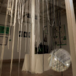 あいだの中で NO.5<br />
丹治 揚子 Youko Tanji<br />
つなごう つなごう
何と何を?
どんなふうに?
どうやって?
時間と空間
人と人は迷いながら
つながろうとする