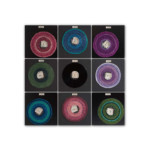 音色<br/>
西川 美有紀 Miyuki Nishikawa<br/>
BLACK NOTE label record 〜take1→take9〜
何も足さず、何も引かず、溝にあるホコリさえも一緒に、すべてを精一杯再現するレコード盤……。
あのプチプチ音を聞かなくなった頃からだろうか、人間はどうやらおかしくなってきたのかもしれない。真っ黒なレコード盤の奏でる音は「音色」という言葉が非常によく似合う。